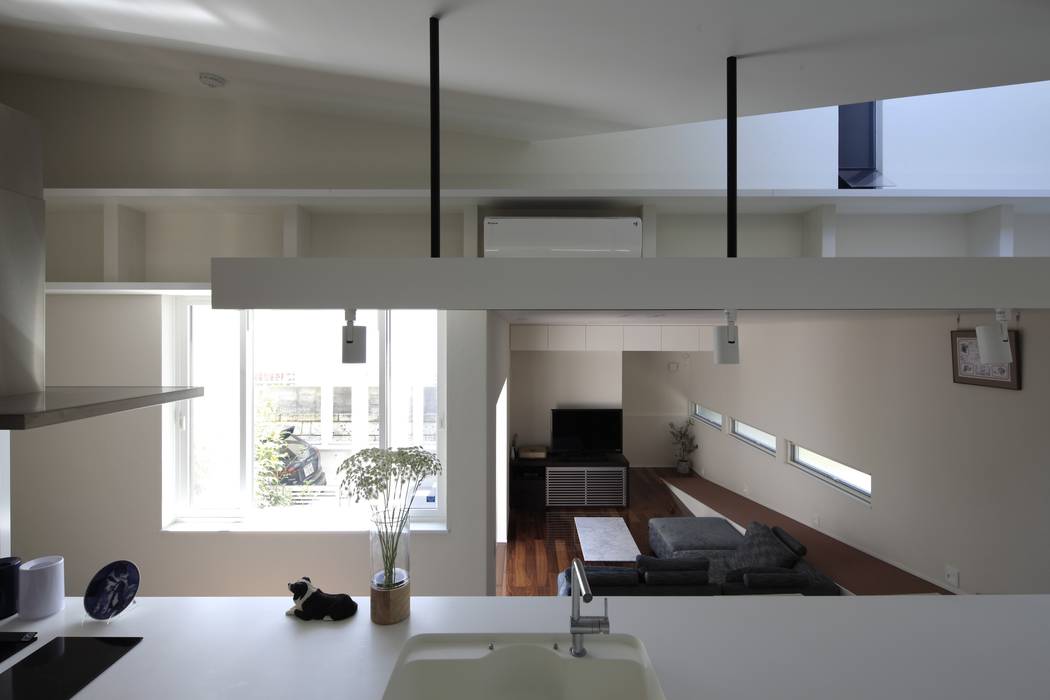 スロープの家・卍（愛犬家・愛猫家住宅）, 前田敦計画工房 前田敦計画工房 Modern style bedroom