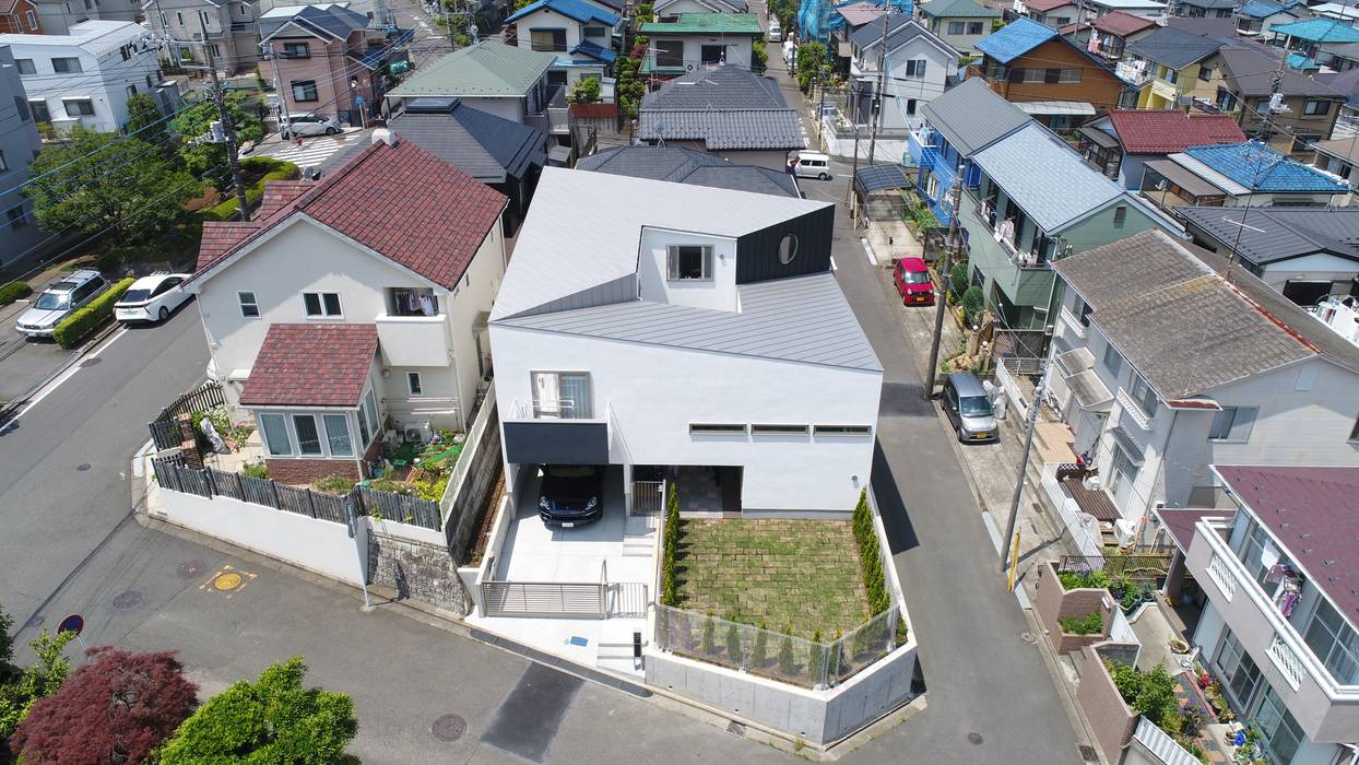 スロープの家・卍（愛犬家・愛猫家住宅）, 前田敦計画工房 前田敦計画工房 Modern style bedroom