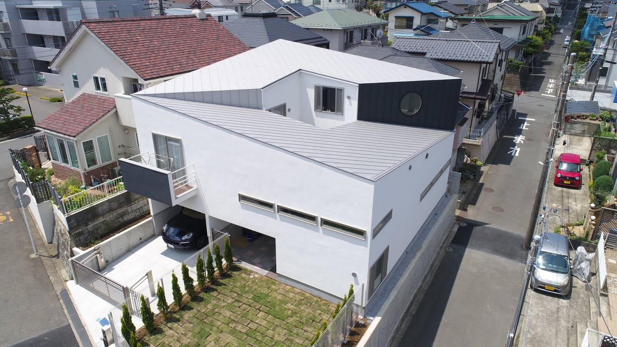 スロープの家・卍（愛犬家・愛猫家住宅）, 前田敦計画工房 前田敦計画工房 Modern style bedroom