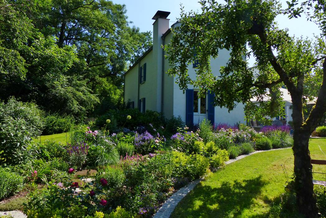 Parkartiger Hausgarten in Coburg, KAISER + KAISER - Visionen für Freiräume GbR KAISER + KAISER - Visionen für Freiräume GbR Garden