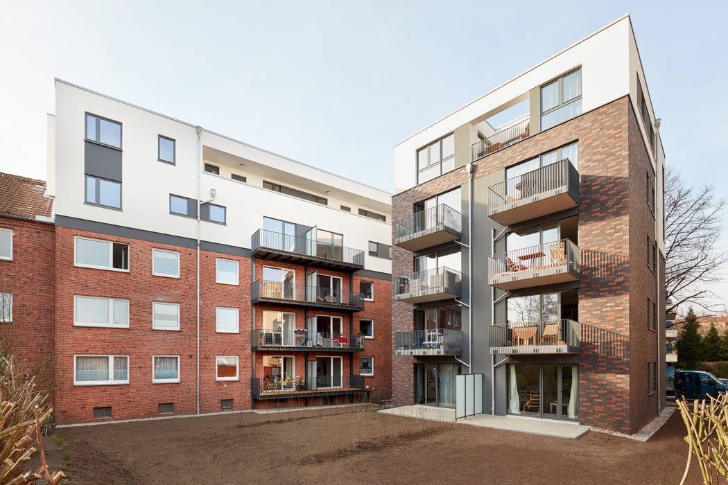 Gartenansicht - Innenhof elbsand architekten Mehrfamilienhaus Gebäude,Fenster,Himmel,Rad,Reifen,Eigentumswohnung,Urban design,Hochhaus,Nachbarschaft,Backstein