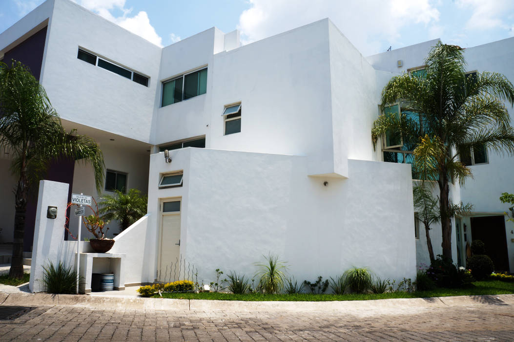 PROYECTO CASA VIOLETAS, CÉRVOL CÉRVOL Minimalist houses