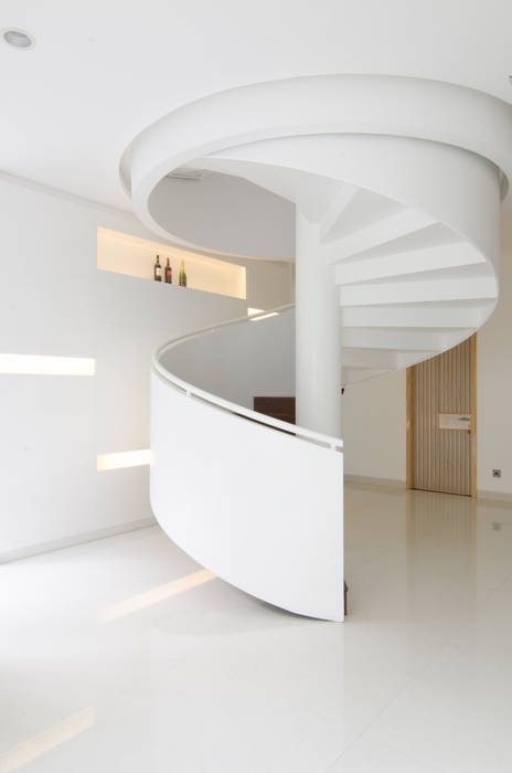 prv a126, e.Re studio architects e.Re studio architects Modern corridor, hallway & stairs
