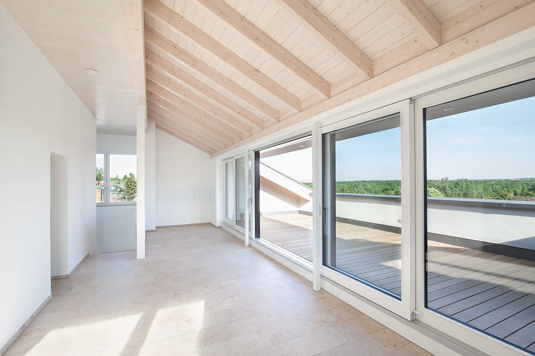 Mehrfamilienhaus IH I Wohnzimmer FFM-ARCHITEKTEN. Tovar + Tovar PartGmbB Moderne Wohnzimmer Eigentum,Gebäude,Fenster,Holz,Innenarchitektur,Schatten,Die Architektur,Bodenbelag,Leuchte,Eigentumswohnung