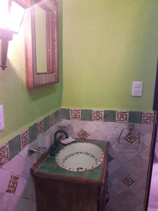 Baños con Talavera, Rústicos Artesanales Rústicos Artesanales Rustic style bathroom Tiles Sinks