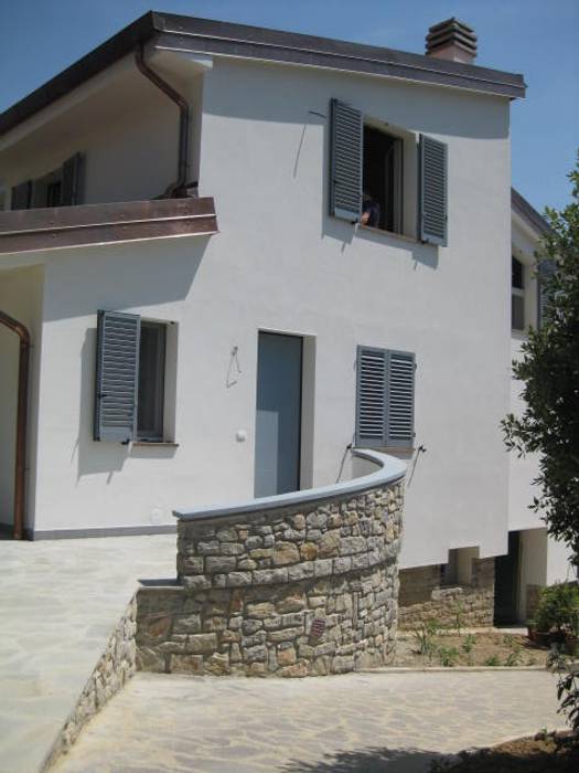 UNA CLASSE "A" NON SOLO ENERGETICA NEL VALDARNO ARETINO, STUDIO MORALDI STUDIO MORALDI Passive house Limestone