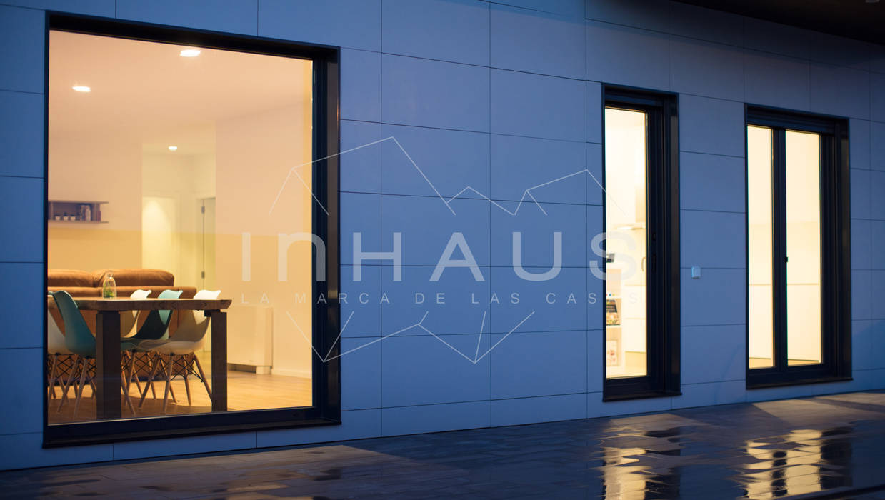 by Casas inHAUS Modern Ceramic