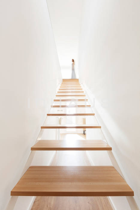 Koridor & Tangga Modern Oleh Casas inHAUS Modern Kayu Wood effect