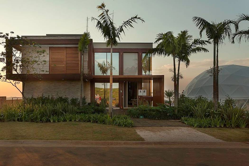 Residência Entreverdes , Izilda Moraes Arquitetura Izilda Moraes Arquitetura บ้านระเบียง