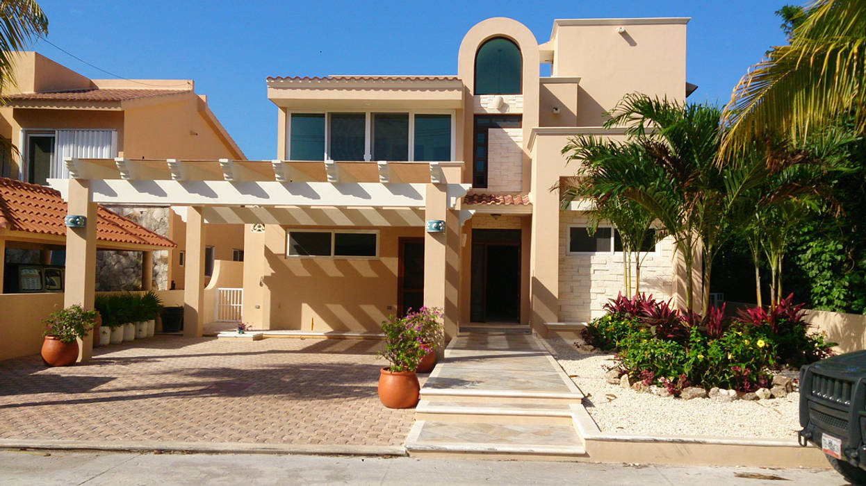 Casa Esther Puerto Aventuras, DHI Arquitectos y Constructores de la Riviera Maya DHI Arquitectos y Constructores de la Riviera Maya Nhà gia đình