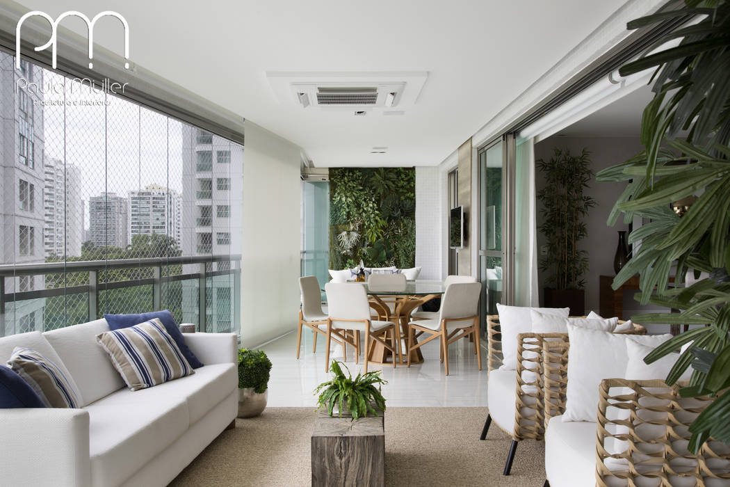 Apartamento JF Barra da Tijuca Rio de Janeiro, Paula Müller Arquitetura e Design de Interiores Paula Müller Arquitetura e Design de Interiores Moderne balkons, veranda's en terrassen