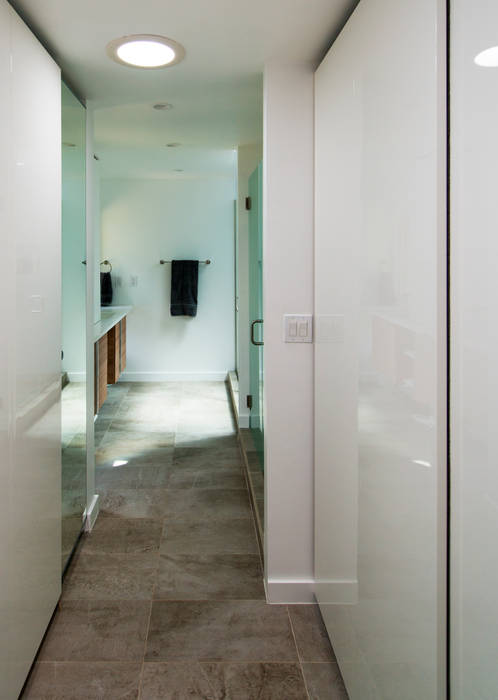 Courtyard House, ARCHI-TEXTUAL, PLLC ARCHI-TEXTUAL, PLLC Modern bathroom