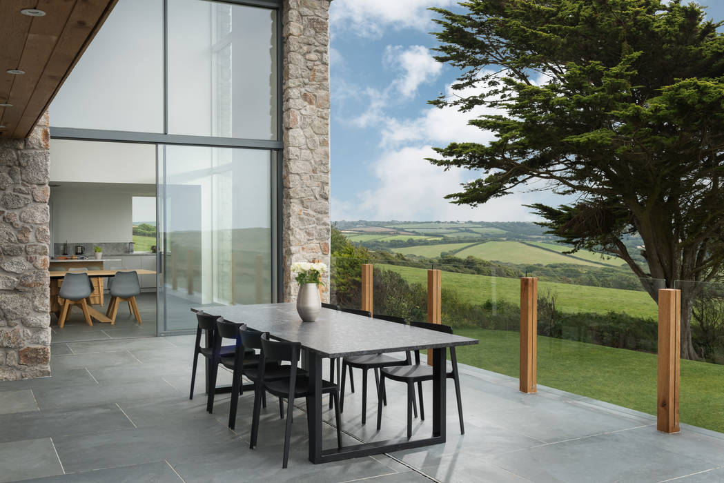 Contemporary Replacement Dwelling, Cubert, Laurence Associates Laurence Associates Maisons modernes Granite outdoor dining,dining table,dining chairs,terrace,patio,balustrade,modern,garden,glazing