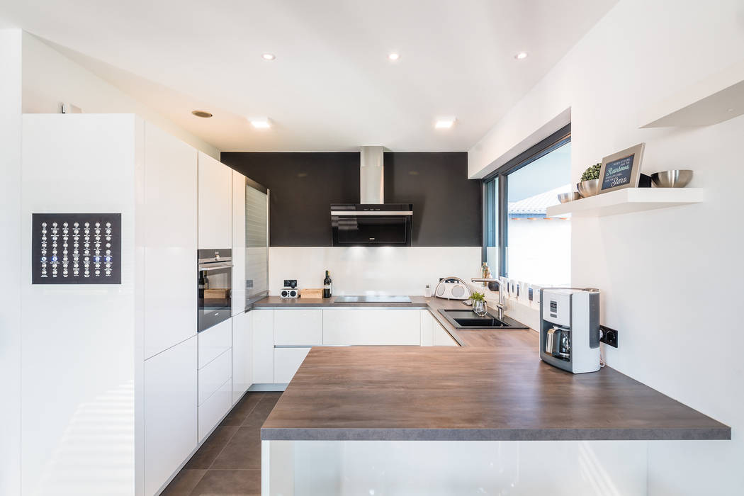 Spiel mit drei Kuben, Helwig Haus und Raum Planungs GmbH Helwig Haus und Raum Planungs GmbH Modern kitchen