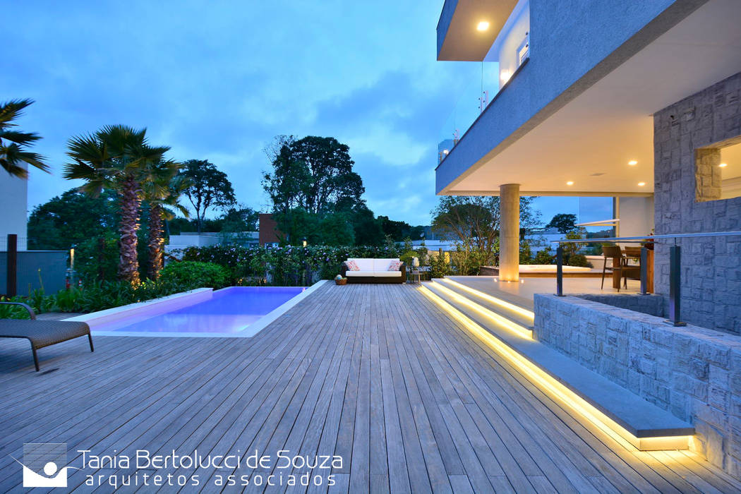 Projeto Arquitetônico Tania Bertolucci de Souza | Arquitetos Associados Condomínios piscina,deck