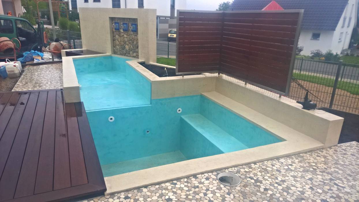 Kleiner Pool Mit Wasserfall Terrasse Und Holzdeck Moderner