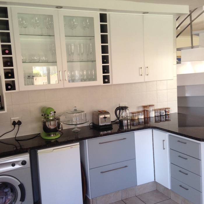 Kitchen Make-over in Harbour Island, Cape Kitchen Designs Cape Kitchen Designs Modern kitchen