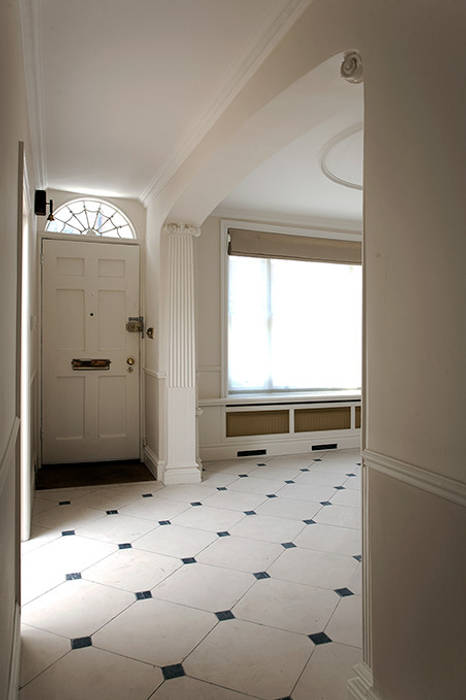 Entrance and Hall Prestige Architects By Marco Braghiroli Modern corridor, hallway & stairs