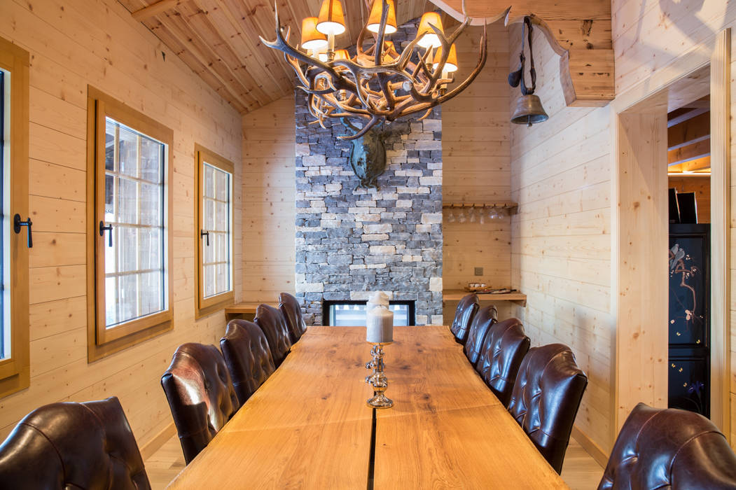 Dining room Prestige Architects By Marco Braghiroli Rustykalna jadalnia Dining room,lighting,dining room,fireplace