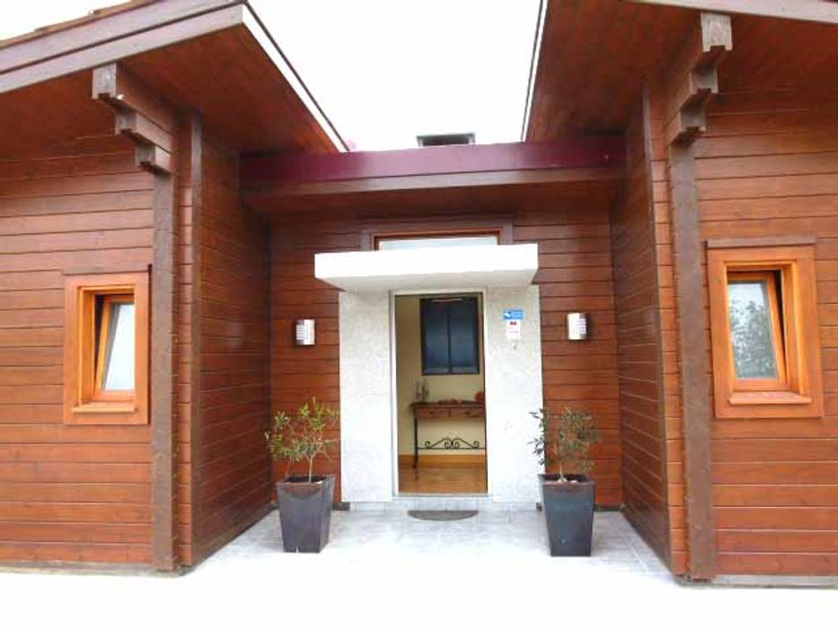 RUSTICASA | House in Dagorda | Cadaval, RUSTICASA RUSTICASA منزل خشبي خشب نقي Multicolored House,prefabricated house,wooden house,Wood,wood exterior,wood panel wall,Rusticasa