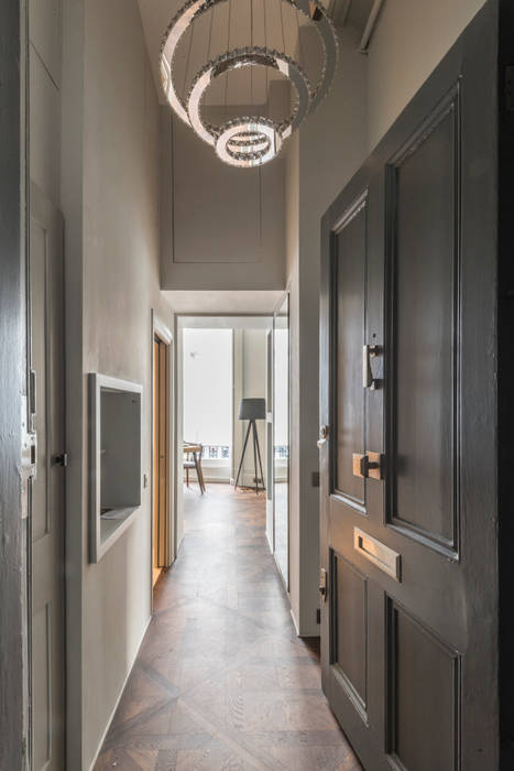 Bachelor Pad - Hyde Park, Prestige Architects By Marco Braghiroli Prestige Architects By Marco Braghiroli Classic style corridor, hallway and stairs lighting,timber floor,living room