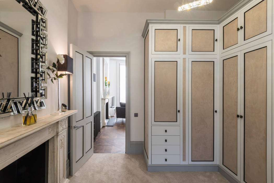 Bachelor Pad - Hyde Park, Prestige Architects By Marco Braghiroli Prestige Architects By Marco Braghiroli Closets de estilo clásico dressing room,waredrobe