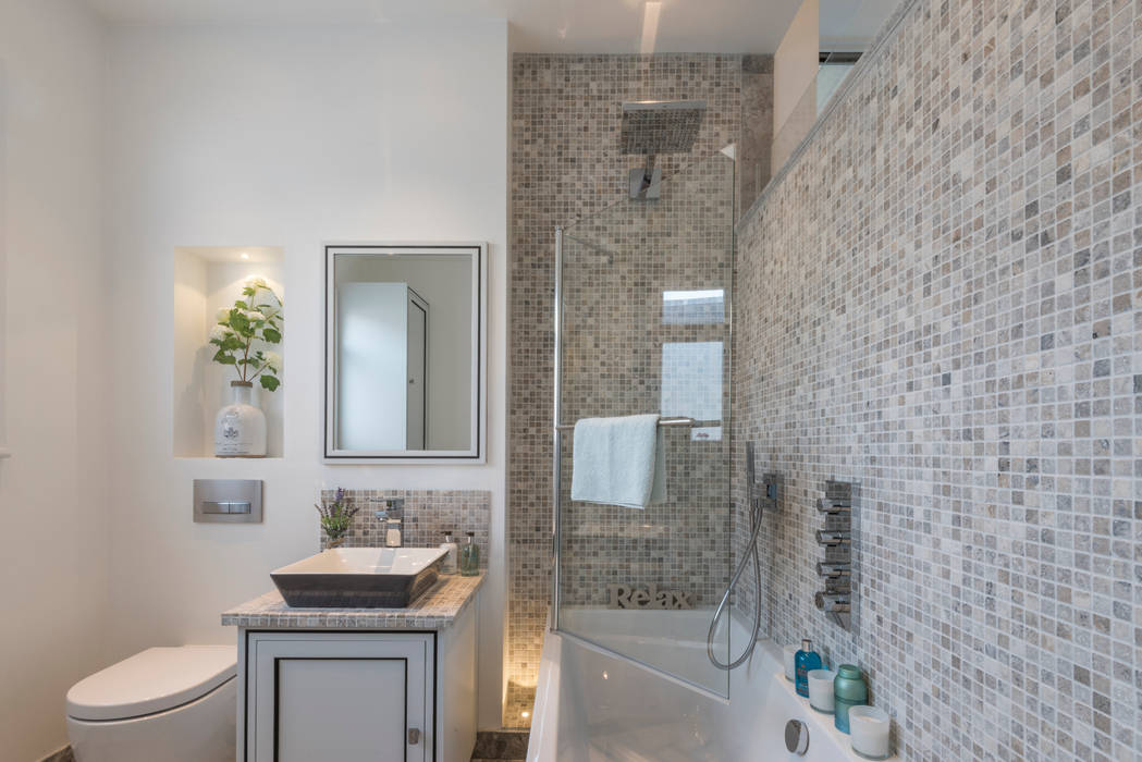 Bachelor Pad - Hyde Park, Prestige Architects By Marco Braghiroli Prestige Architects By Marco Braghiroli Classic style bathroom bathroom,Bathroom