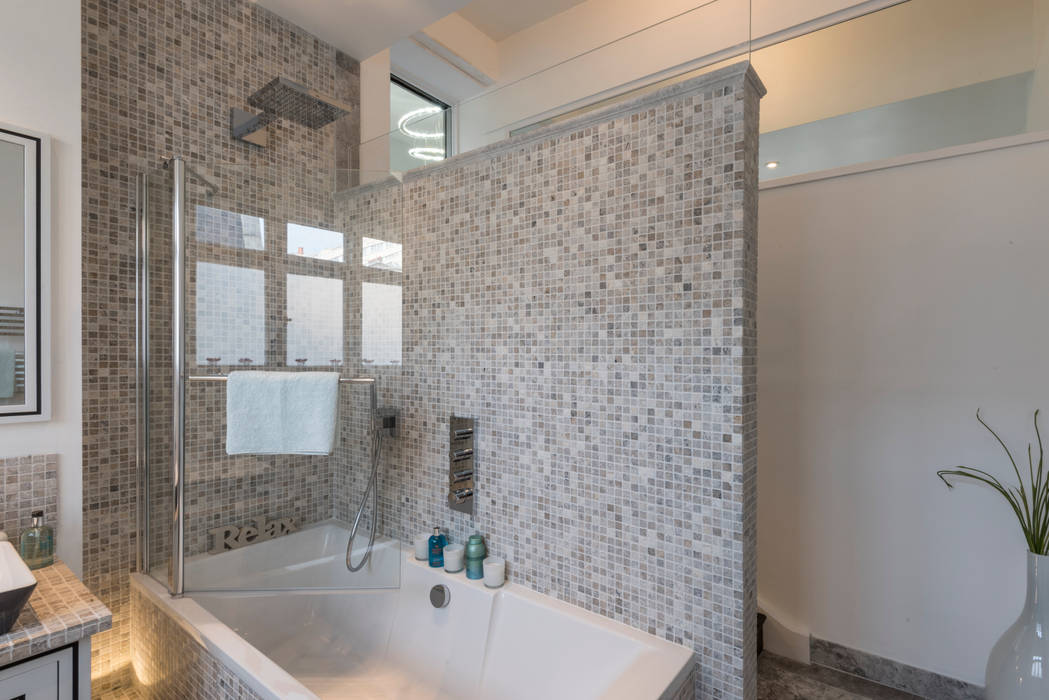 Bachelor Pad - Hyde Park, Prestige Architects By Marco Braghiroli Prestige Architects By Marco Braghiroli Classic style bathroom bathroom,Bathroom