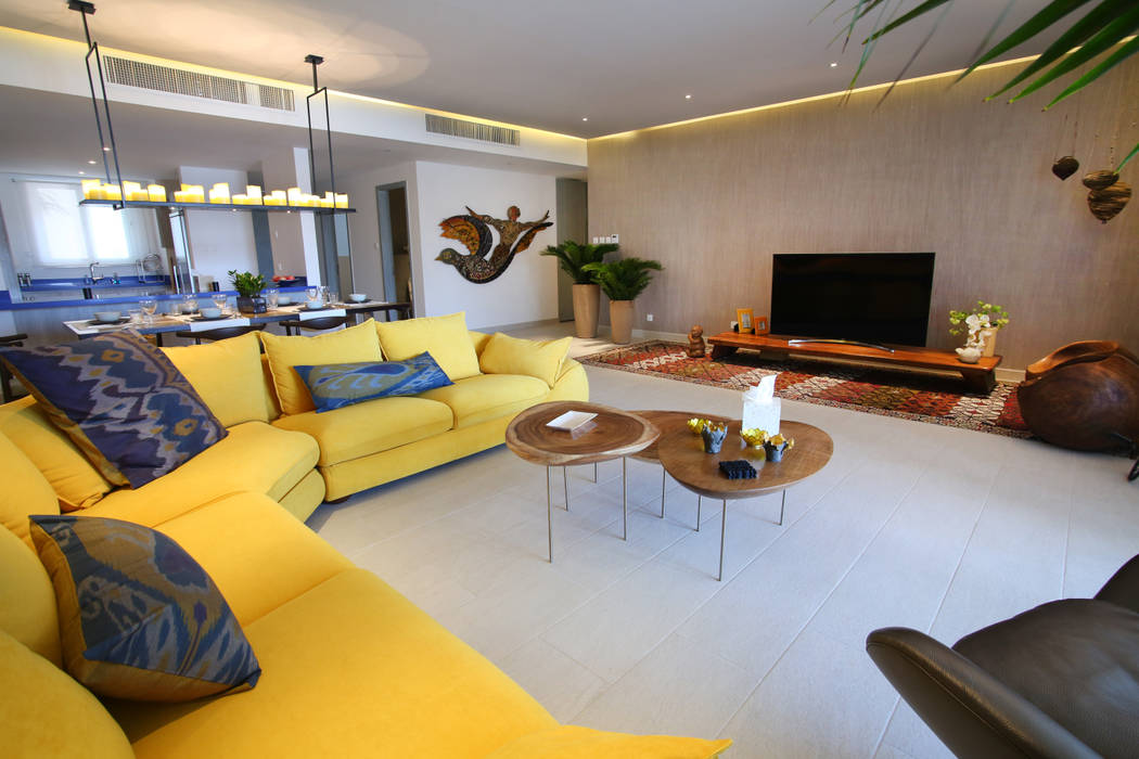 Ayla Oasis Mock Up Apartment, Paradigm Design House Paradigm Design House Вітальня Підставки для телевізорів та шафи