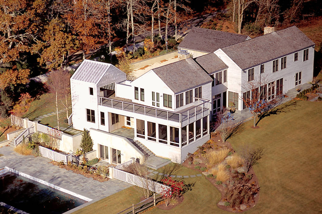 Town Lane Residence, Amagansett, NY BILLINKOFF ARCHITECTURE PLLC Country style house aerial view,screen porch