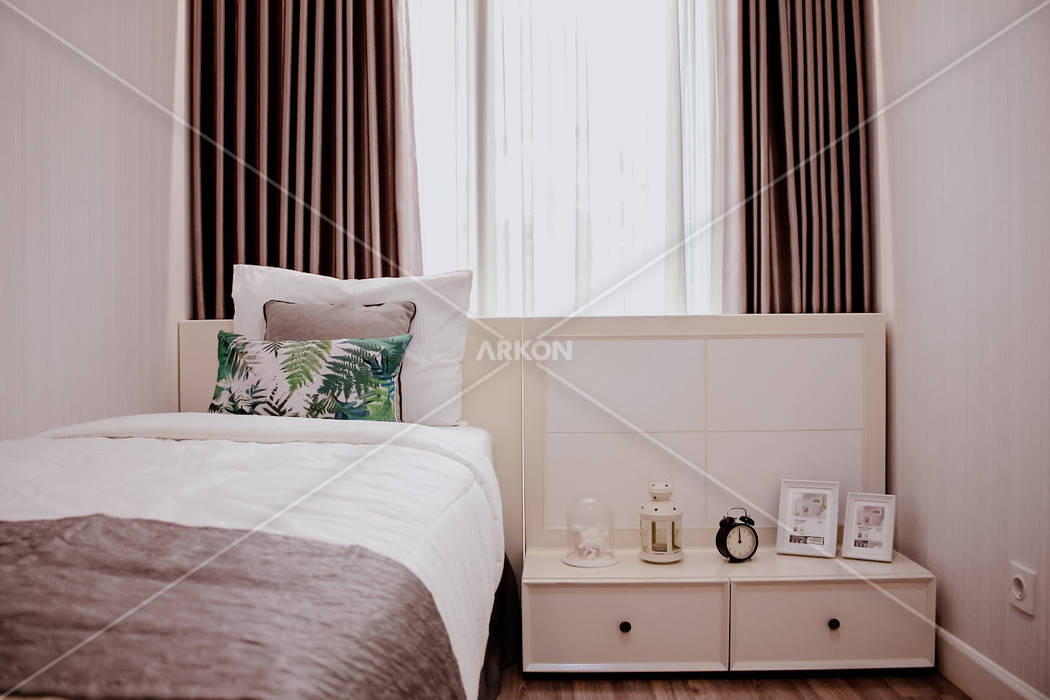 Apartment Landmark Residence, Bandung, ARKON ARKON غرفة نوم منضدة جانبية