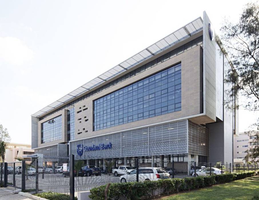 Standard Bank Maputo Offices, Elphick Proome Architects Elphick Proome Architects Commercial spaces Office buildings