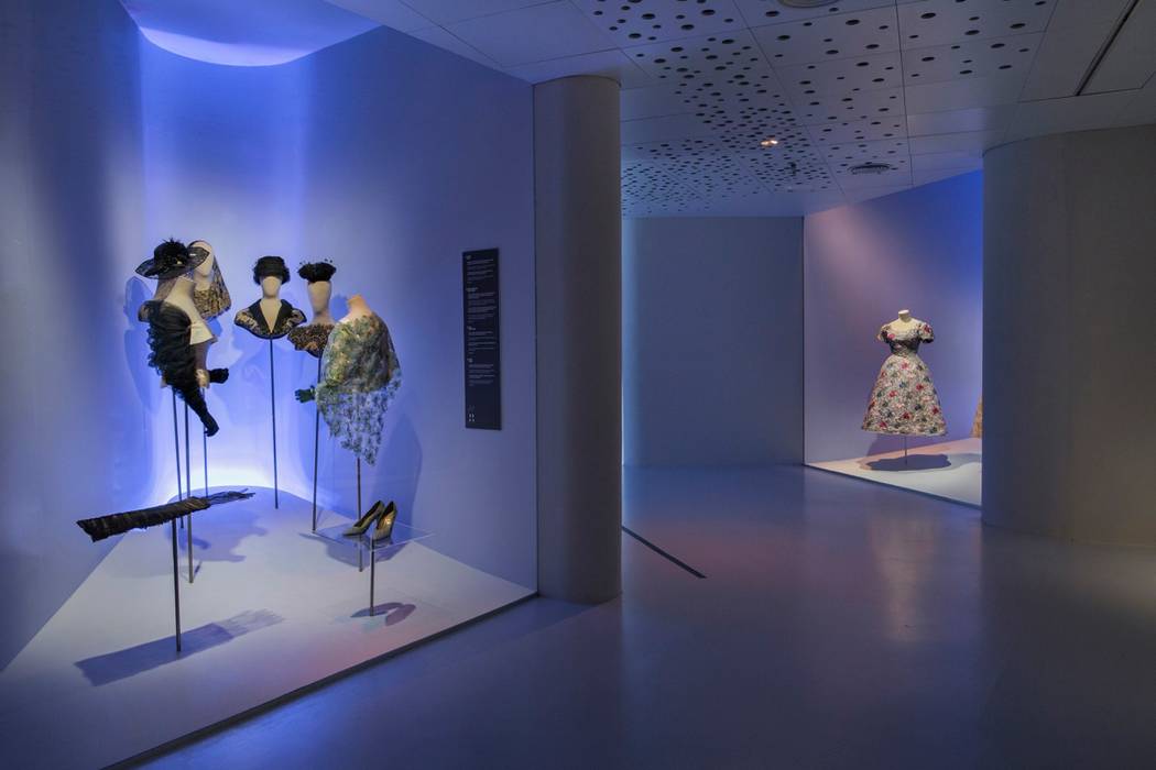 Expo "Balenciaga a traves del encaje" Hiruki studio Espacios comerciales Museos
