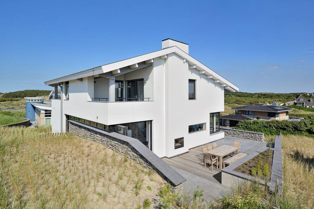 Villa in de duinen: met uitzicht op zee zijn alle dromen vervuld, BNLA architecten BNLA architecten Mediterrane huizen