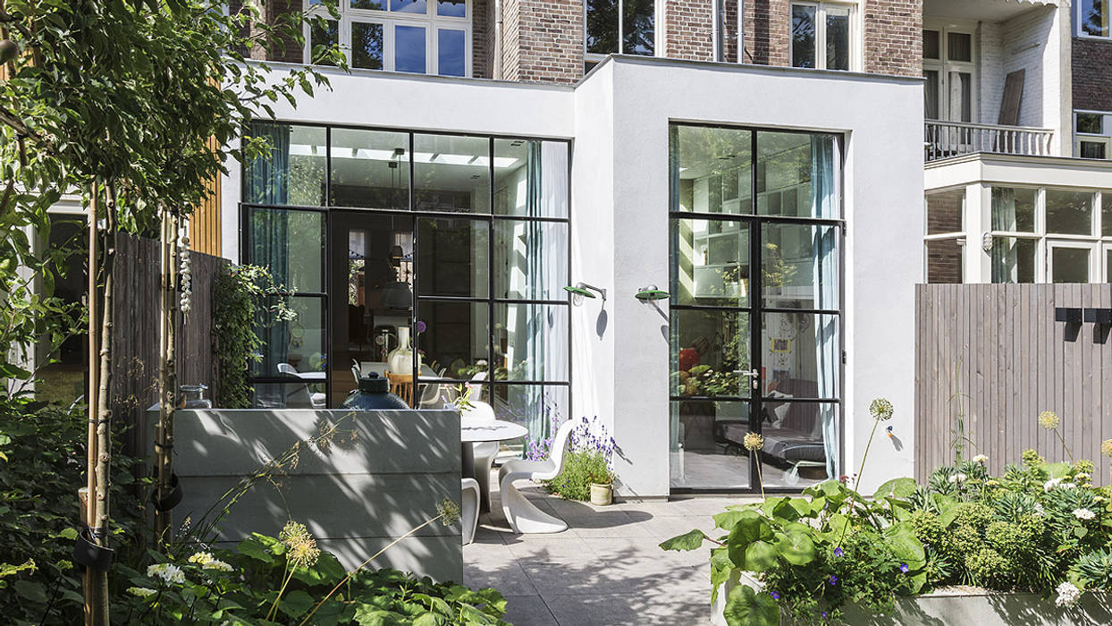 Lichte luxe woning grenzend aan de tuin, BNLA architecten BNLA architecten Будинки