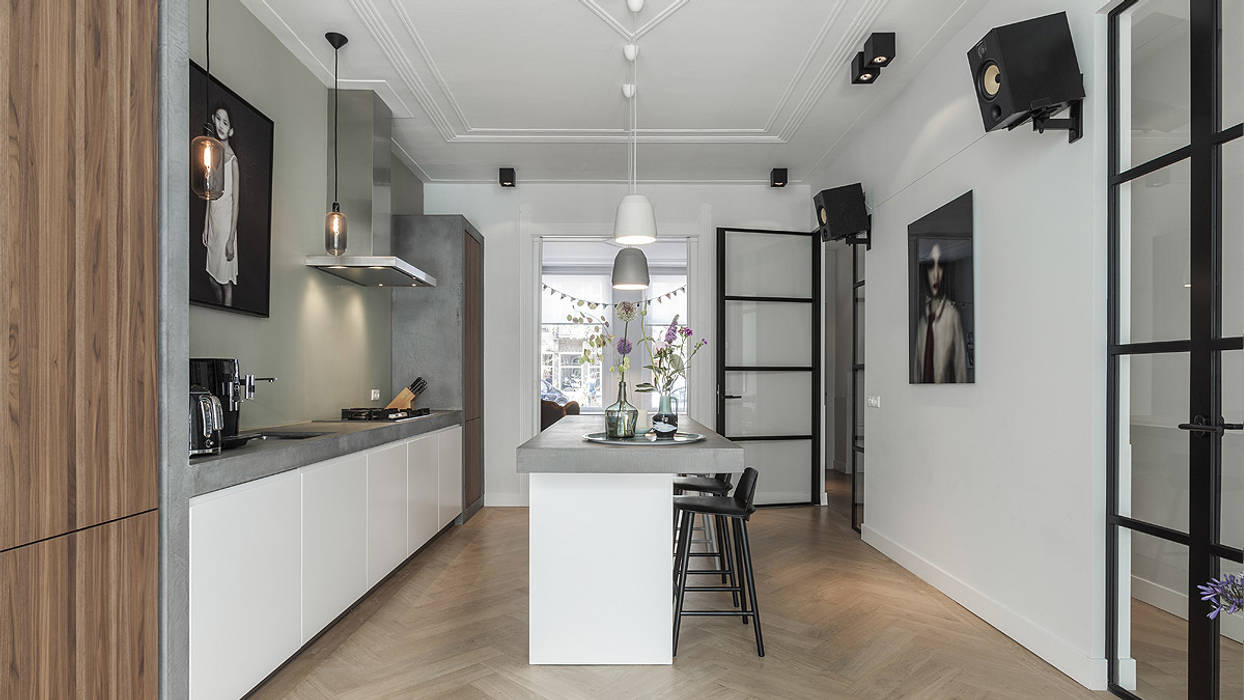 Lichte luxe woning grenzend aan de tuin, BNLA architecten BNLA architecten Moderne keukens Fotolijst,Meubilair,aanrecht:,Tafel,kasten,Interieur ontwerp,Verlichting,Hout,Vloeren,Vloer