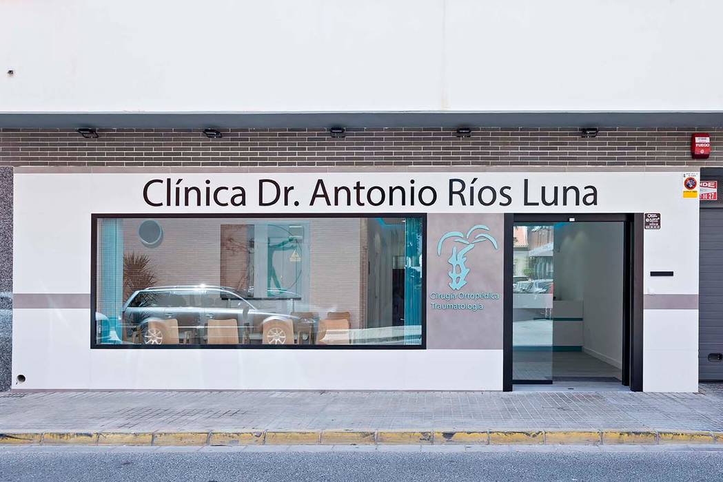 Clinica Doctor Antonio Rios, PL Architecture PL Architecture مساحات تجارية عيادات طبية