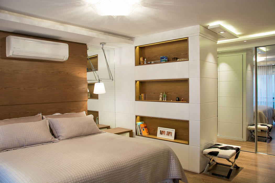 Nichos Dispostos Ao Fundo Do Armario Dao Efeito Ao Espaco Da Cama Quartos Modernos Por Fernanda Amorim Arquiteta Moderno Homify