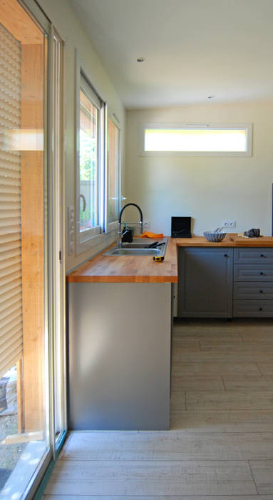Une belle extension en bois, B² atelier d'architecture B² atelier d'architecture Minimalistische keukens