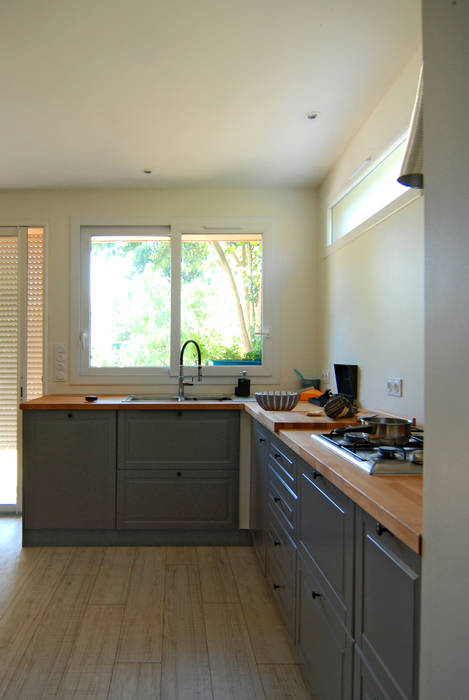 Une belle extension en bois, B² atelier d'architecture B² atelier d'architecture Cocinas de estilo minimalista