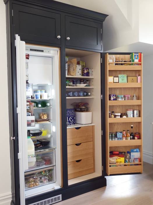 Pantry Cabinet with Fridge INGLISH DESIGN Кухня в стиле модерн bespoke kitchen,painted kitchens,harrogate,inglish design