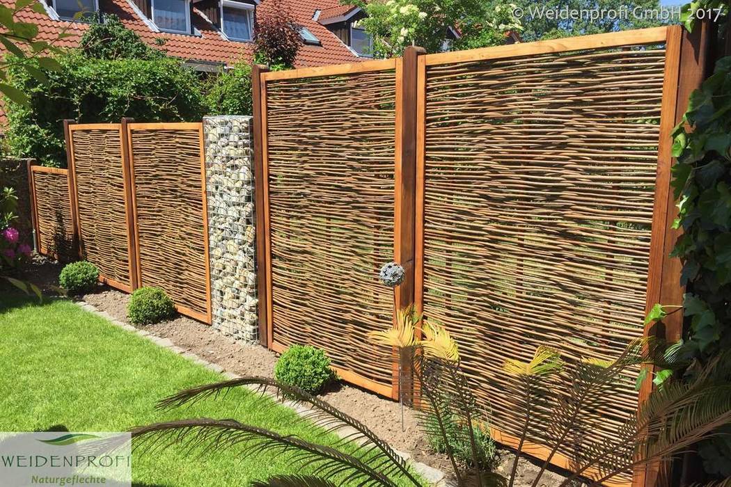 Sichtschutz Naturzaun Aus Robinie Mit Umlaufendem Rahmen Moderner Garten Von Naturgeflechte24 Modern Holz Holznachbildung Homify