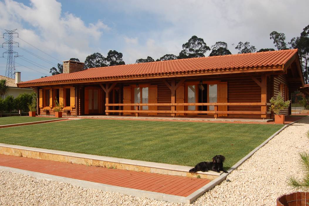 Casa unifamiliar pré-fabricada de 176m² em Vila Nova de Gaia, RUSTICASA RUSTICASA Casas de madera Madera maciza Multicolor