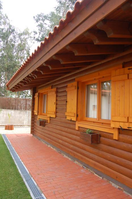 Casa unifamiliar pré-fabricada de 176m² em Vila Nova de Gaia, RUSTICASA RUSTICASA Rumah kayu Parket Multicolored