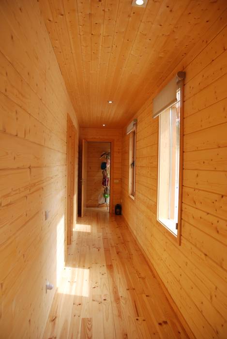 RUSTICASA | Casa unifamiliar | Moncorvo, RUSTICASA RUSTICASA Koridor & Tangga Modern Kayu Wood effect