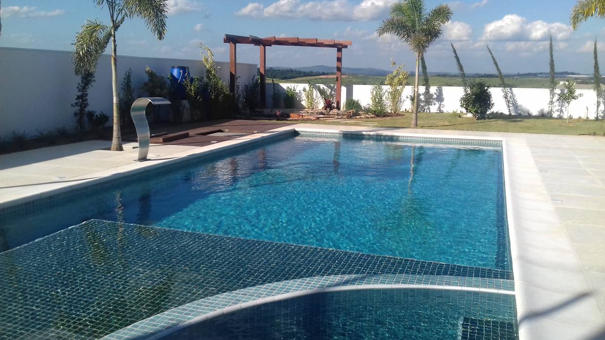 Projeto Residencial Alto Padrao No Condominio Fazenda Serrazul Araujo Moraes Engenharia Arquitetura Piscinas De Jardim Vidro Azul Homify