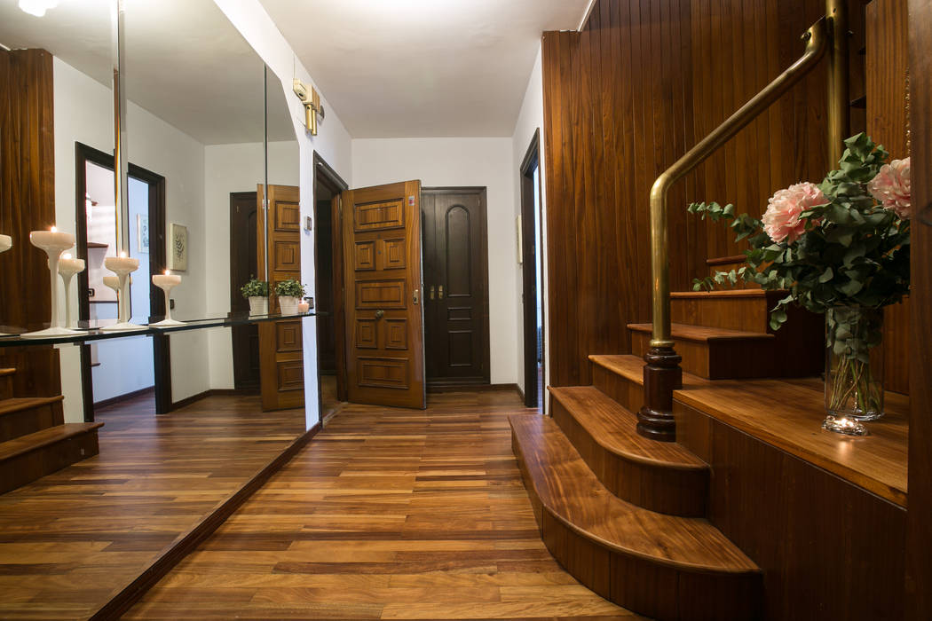 HALL Redecoram Home Staging Pasillos, vestíbulos y escaleras de estilo clásico