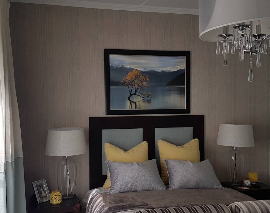 A hint of golden yellow, Sophistique Interiors Sophistique Interiors Dormitorios de estilo moderno