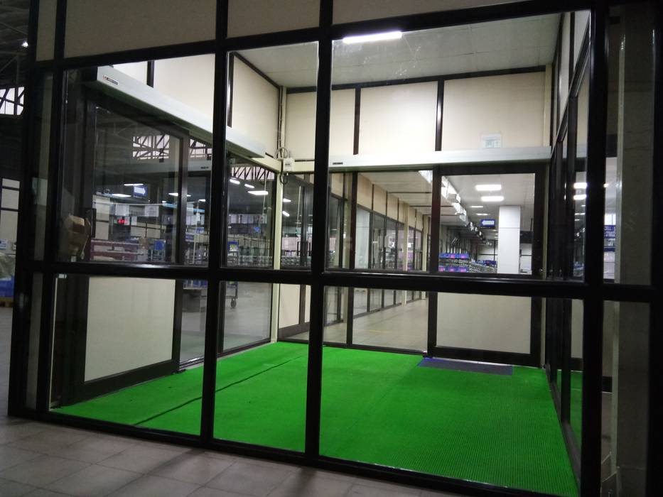 Inter-lock Automatic Door System in shop floor at one of the Client Manufacturing Facility, LEOtech Automation LEOtech Automation Industrial style doors Aluminium/Zinc Automatic Door,Autodoor,Sliding Door,Inter-locking Door,Doors