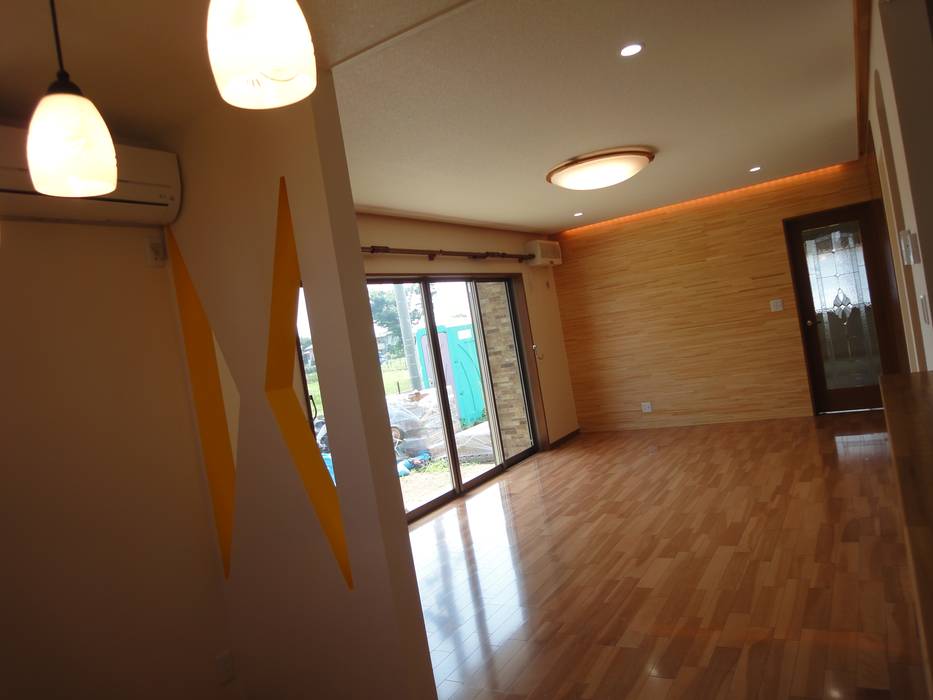 N邸, マルモコハウス マルモコハウス Modern living room